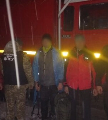Намагався незаконно потрапити до Румунії, але заблукав у горах і зателефонував рятувальникам: Поблизу кордону затримали мешканця&amp;hellip;