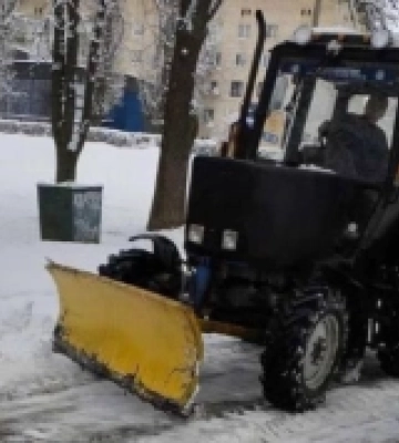 Рівне: боротьба зі сніговою стихією триває