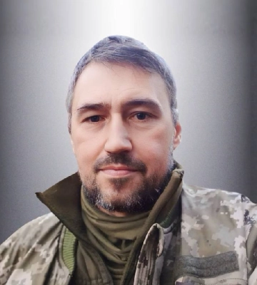Закінчив академію мистецтв, шив весільні сукні, загинув на донецькому напрямку. Львів прощається з Дмитром Михалком