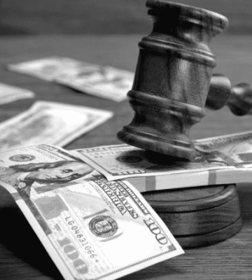 Суд конфіскував елітний автомобіль, яким користувався посадовець міграційної служби в Одеській області