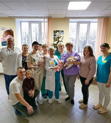 Трійня малюків з Рівненського перинатального центру сьогодні поїхала додому