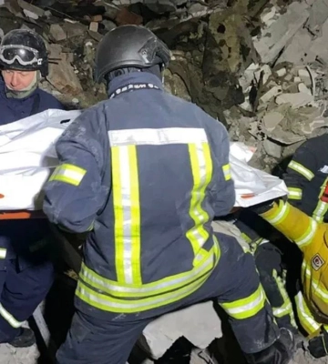 У Запоріжжі з-під завалів клініки витягли ще одну загиблу людину