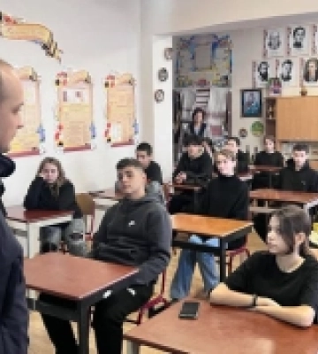 Закарпатські рятувальники навчають школярів безпеці від пожеж