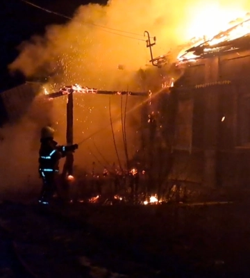 На Конотопщині вогнеборці ліквідували пожежу житлового будинку (відео)