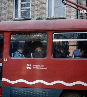 Є зміни у русі: як у Дніпрі курсує громадський транспорт 12 грудня