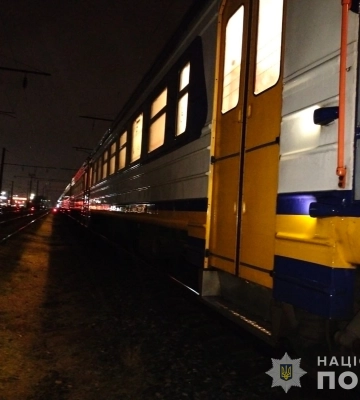 Поліція Одещини встановлює обставини та особу чоловіка, який загинув під колесами потягу