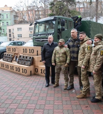 Кличко: бійці батальйону &quot;Ахіллес&quot; отримали від громади Києва дрони, пікапи та вантажівку