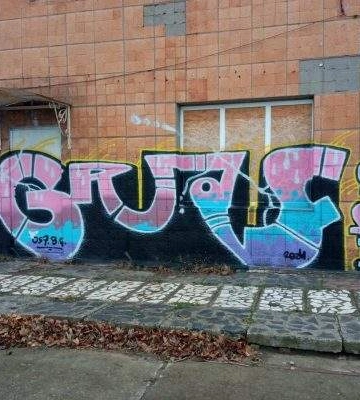 На Миколаївщині шукають вандалів, які розмалювали графіті стіни стадіону
