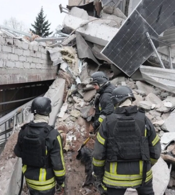 Ракетний удар по Запоріжжю: рятувальники дістали тіло 11-ї жертви