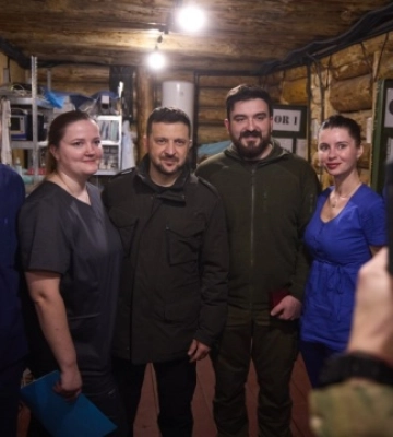 Зеленський на Запоріжжі відвідав першу підземну передову хірургічну групу