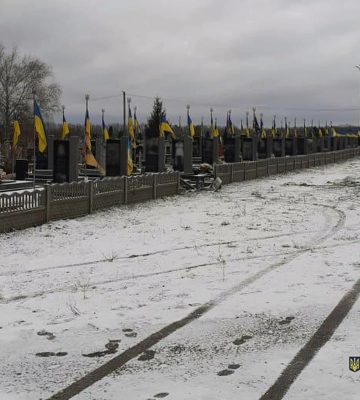 У Смілі чоловік в’їхав у паркан кладовища та втік
