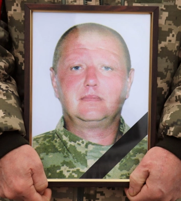 Тростянчани провели в останню земну дорогу захисника Олександра Пальошка