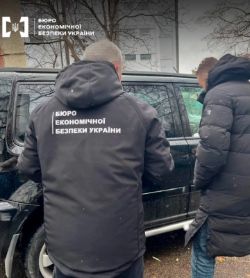 Детективи БЕБ у Чернівцях викрили незаконне ввезення автомобілів під виглядом гуманітарної допомоги