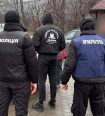 На Буковині підозрюють іноземця у контрабанді автомобілів під виглядом гуманітарної допомоги