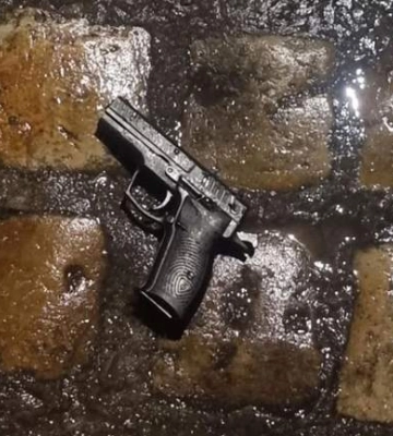 Чоловіка з пістолетом і бойовими набоями затримали в центрі Львова