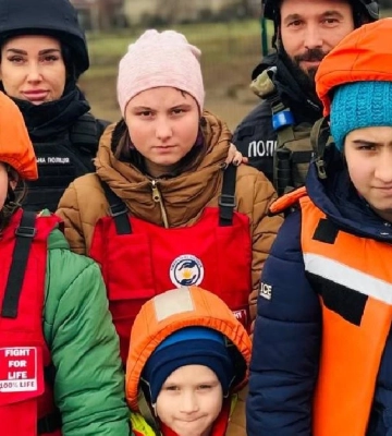 З Комишан поблизу Херсона евакуювали родину з чотирма дітьми