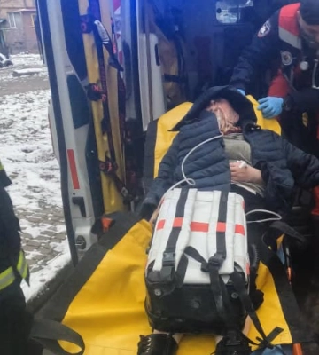Потребувала госпіталізації: у Луцьку рятувальники допомогли жінці