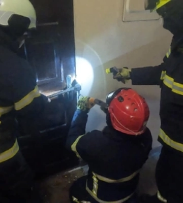 У Луцьку рятувальники визволили бабусю із замкненої квартири 