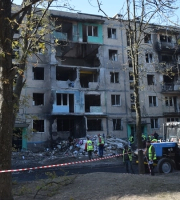 Війська РФ дроном завдали удару по багатоповерхівці у Харкові – ОВА