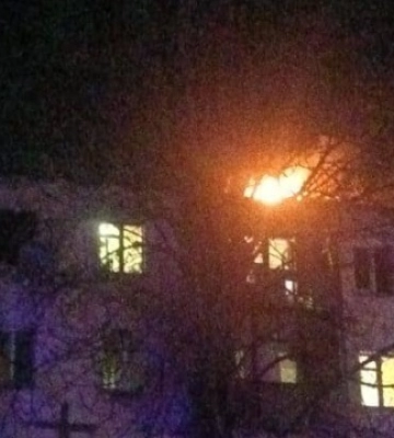 У Харкові уламки збитого дрона пошкодили покрівлю багатоповерхівки