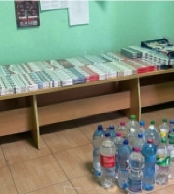 У Луцьку біля Старого ринку у продавчині вилучили понад 50 літрів сурогату та 800 пачок цигарок без акцизу