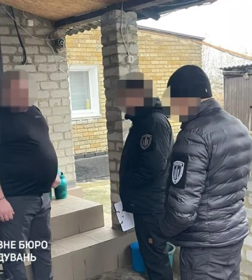 Посадовець військової частини на Донеччині змушував підлеглих працювати в кіоску на свою дружину