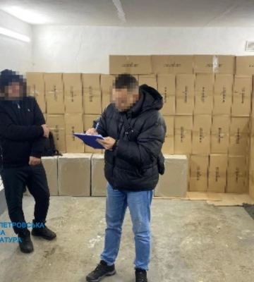 У Дніпрі викрито масштабну схему збуту контрафактних цигарок, - прокуратура. ФОТО