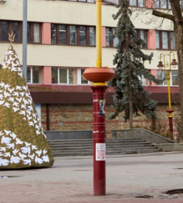 У Франківську прикрасили «ялинку перемоги»