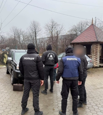 Канал контрабанди автомобілів із країн ЄС на мільйони гривень заблоковано на Буковині