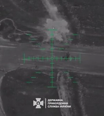 Аеророзвідники знищили ворожий склад БК та кілька укриттів противника на Сумському напрямку. ВIДЕО