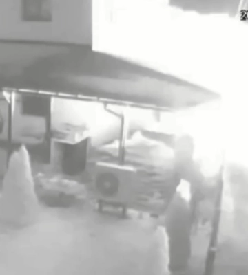 Ворожий БпЛА вдарив по громаді під Харковом: відео «прильоту»