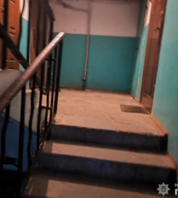 Пограбував у під’їзді літню людину: в Миколаєві поліцейські оперативно затримали зловмисника