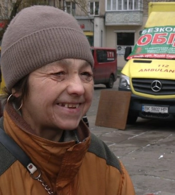 У Рівному автівка "влетіла" у стовп (ВІДЕО)
