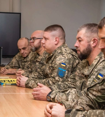 Дніпро вдячний захисникам: у мерії вручили нагороди військовим та передали дрони