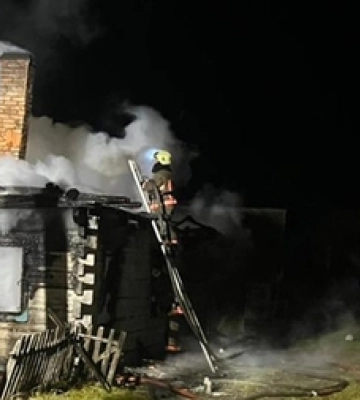 На Волині посеред дороги загорілася вантажівка 