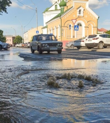 В Киеве произошел прорыв трубы: без воды остались четыре жилых дома