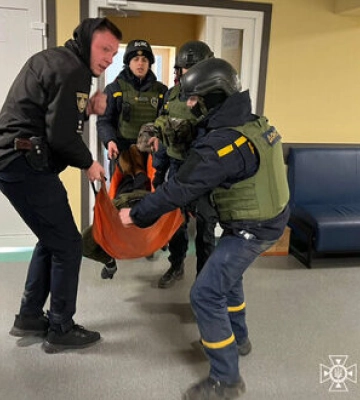 Російські війська обстріляли Нікополь: поранена жінка