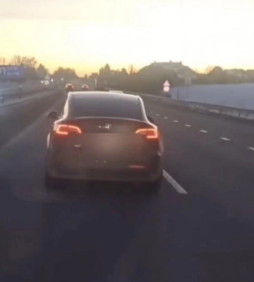 На Рівненщині водійка «Tesla» нахабно не пропускала авто швидкої допомоги (ВІДЕО)