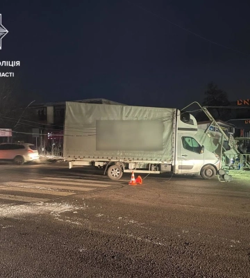 У Дублянах - ДТП, збиті світлофор та електроопора
