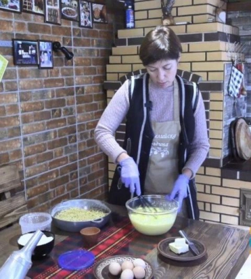 У селі на Одещині готують локшину за бабусиним рецептом