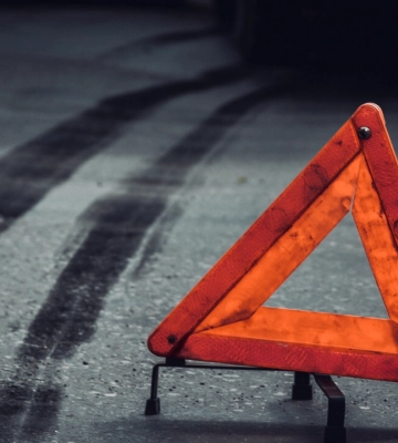 У Луцьку автомобіль в’їхав у дерево: що відомо