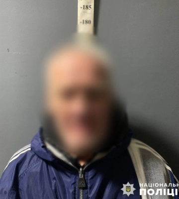 У Києві затримали пенсіонера, який кілька разів вдарив ножем молодшого товариша