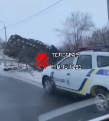 На Рівненщині перекинулося авто