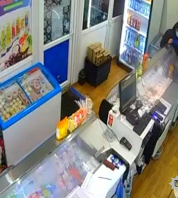 Иностранец с ножом напал на продавщицу продуктового в Харькове — полиция