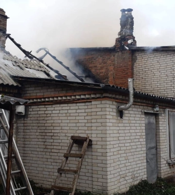 У Луцьку в районі Кічкарівки горів житловий будинок (ФОТО)