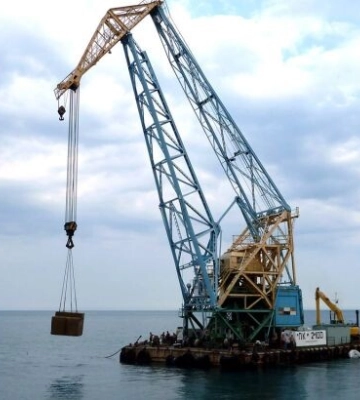 Третє за день: у Чорному морі тоне російське судно