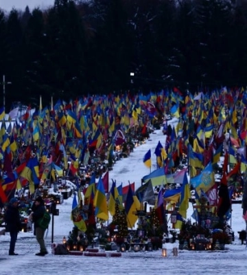 На Полях почесних поховань Захисників України у Львові запалили Вифлеємський вогонь