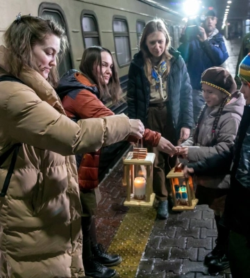 Вифлеємський вогонь миру привезли до столиці, завтра він буде у Рівному (ФОТО)