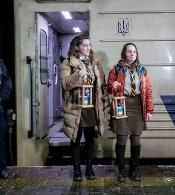 Вифлеємський вогонь привезли в Україну, сьогодні він буде у Луцьку