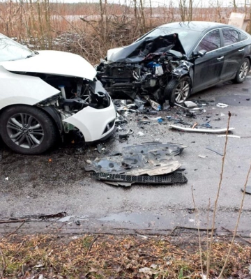 Автівки «в хлам»: на Рівненщині у ДТП важко травмувалося двомісячне немовля